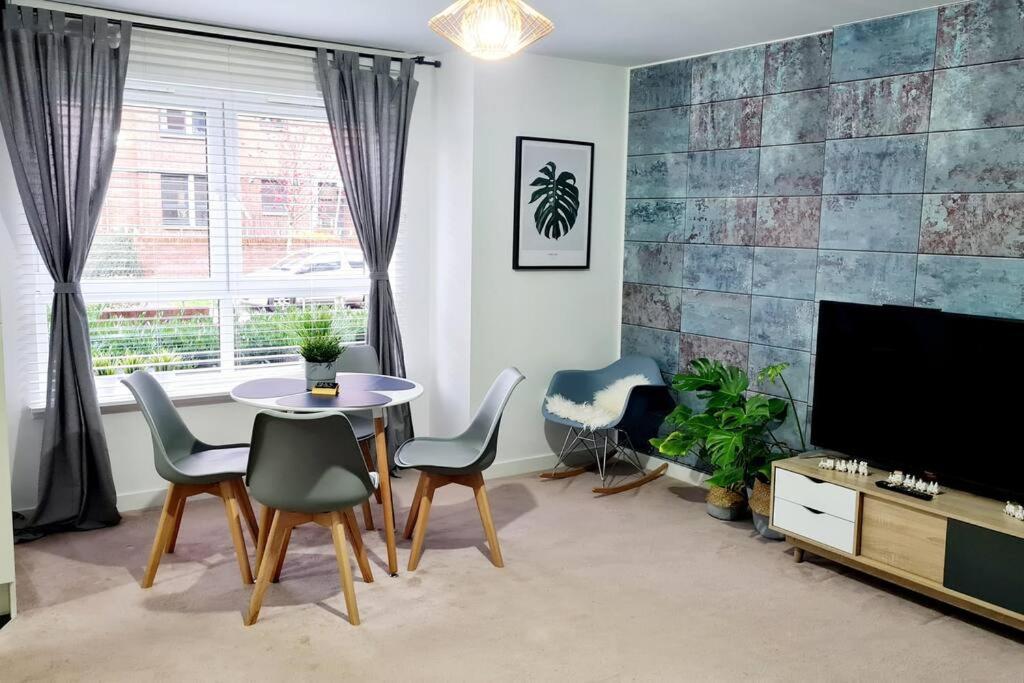 Stylish 2 Bedroom Apartment / Free Gated Parking Glasgow Eksteriør billede